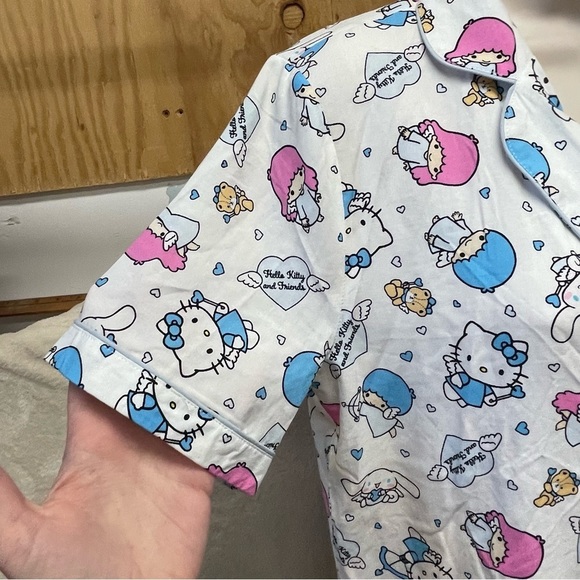 Hello Kitty and friends Sanrio button up shirt women’s small pajama top - Picture 5 of 8